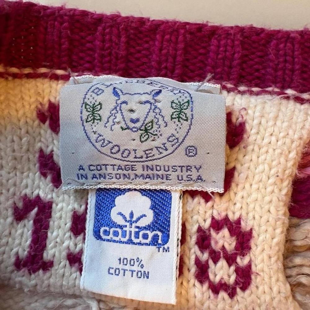 Vintage-Inspired Pink & Burgundy Crewneck Sweater - Picture 4 of 8